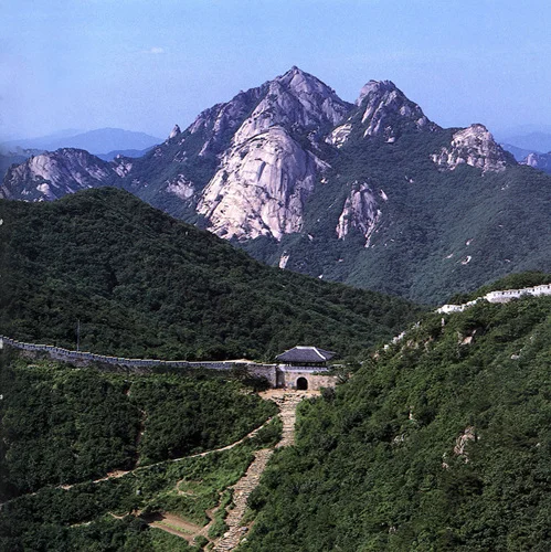 Bugaksan Mountain in Seoul – scenic hiking trail with panoramic city views and historic fortress walls