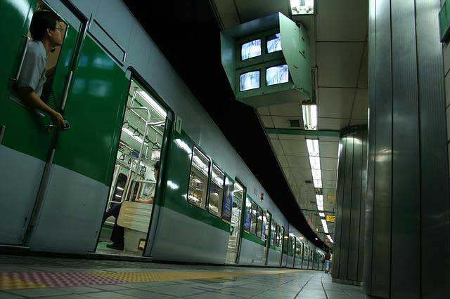seoul subway train